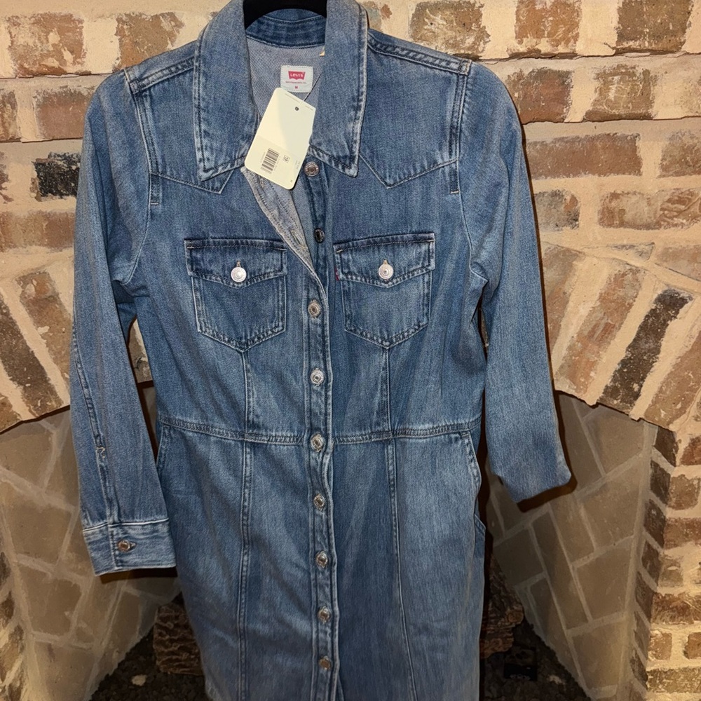 👖✨ Brand New Levi’s Denim Dress - Size Medium with Tags! 💙